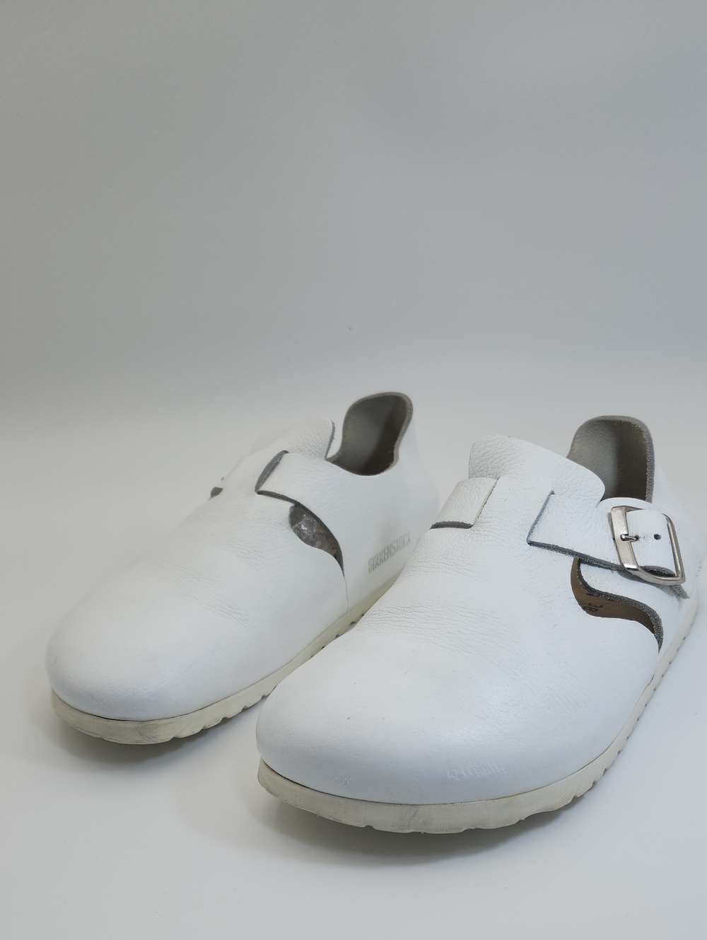 Birkenstock London White Leather Clogs Closed Toe Shoes Slip On Size 7